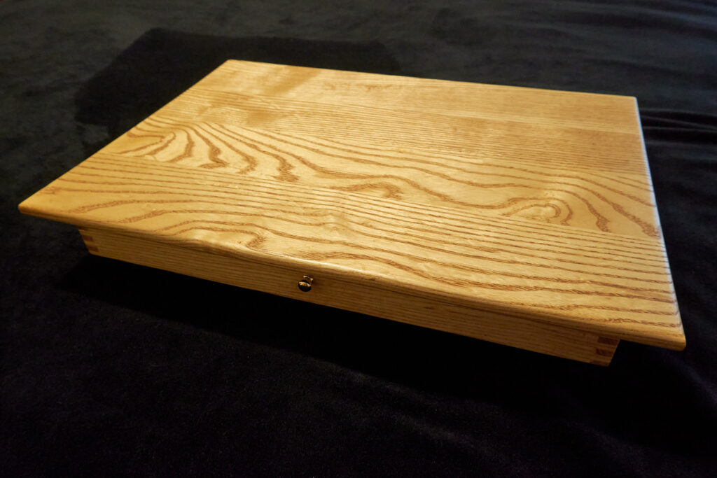 Front and top of a lap desk.